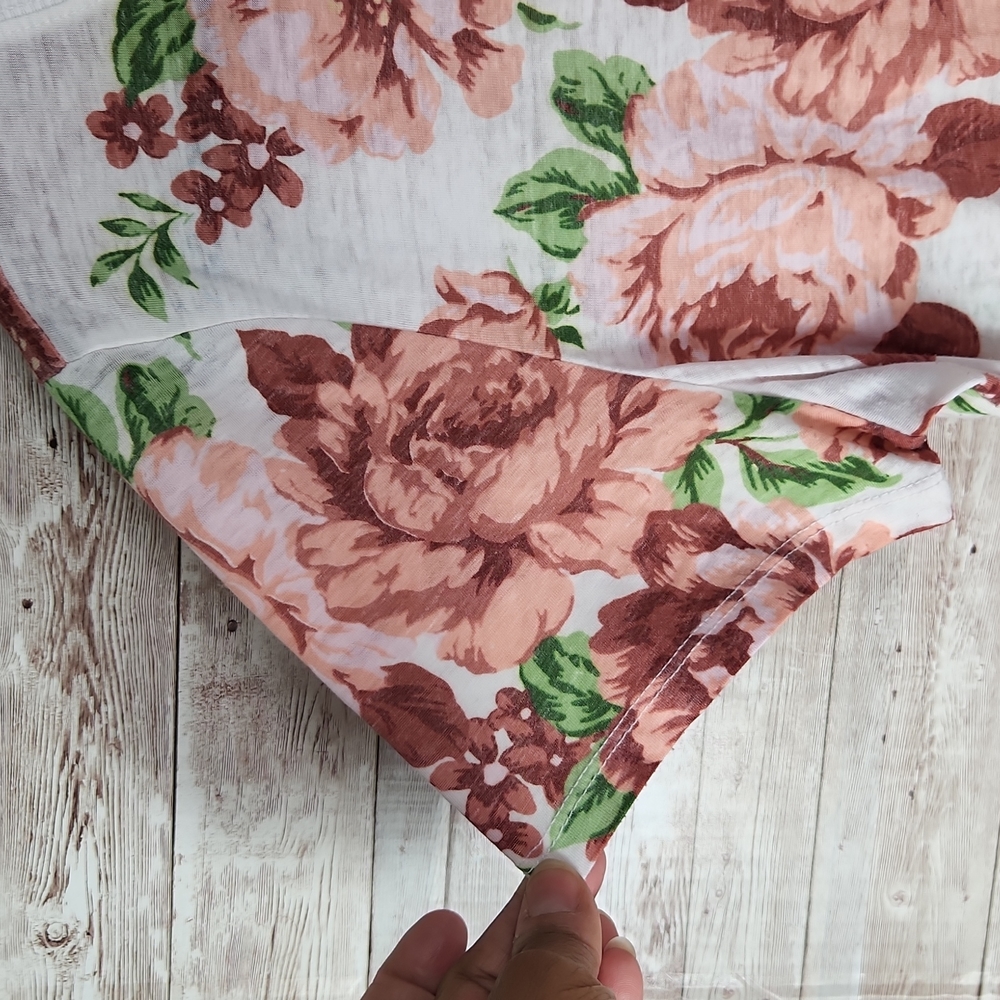 Torrid, Vintage burnout Floral White, peach and rust Tee, sz 1 - Picture 4 of 5